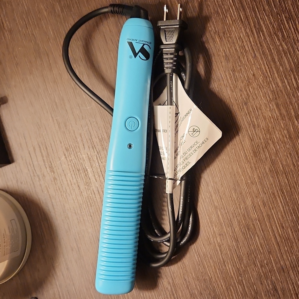 4-in-1 slim styling comb- STRAIGHT AHEAD In Turquoise.